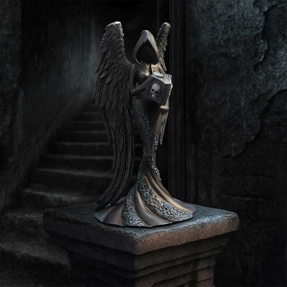 Femme Fatale - Scholar 21.9cm