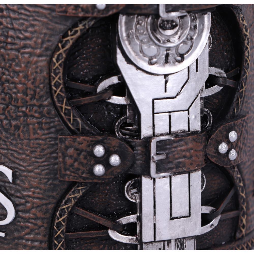 Hidden Blade inspired detailing on Assassin's Creed tankard